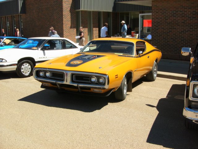 dodgesuperbee.jpg